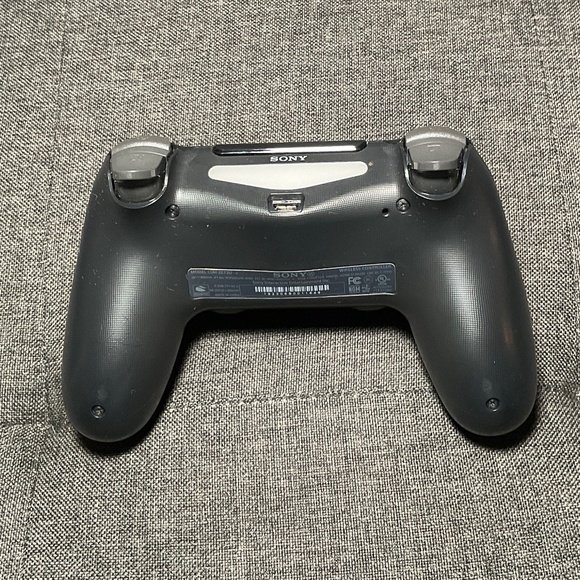 PS4 Controller- black - Picture 2 of 2
